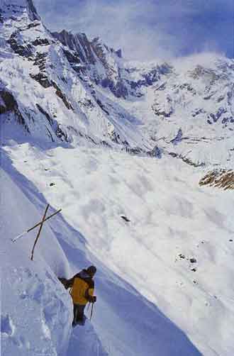 
Anatoli Boukreev leading a traverse on the south face of Annapurna December 1997 - Cometa sull'Annapurna book
